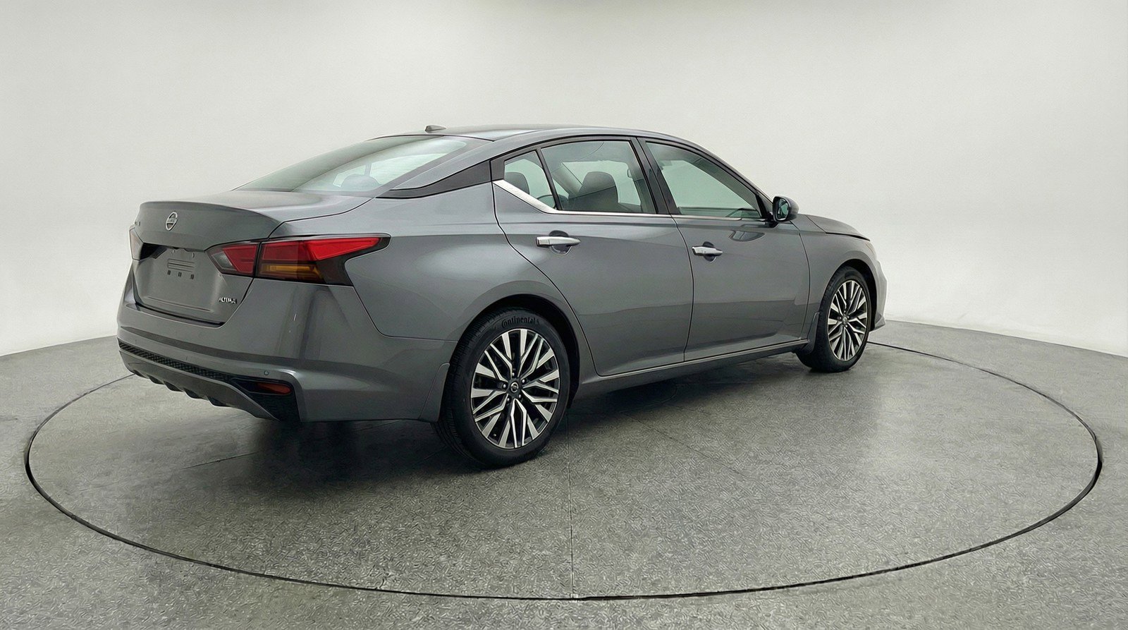 Used 2025 Nissan Altima 2.5 SV image 9