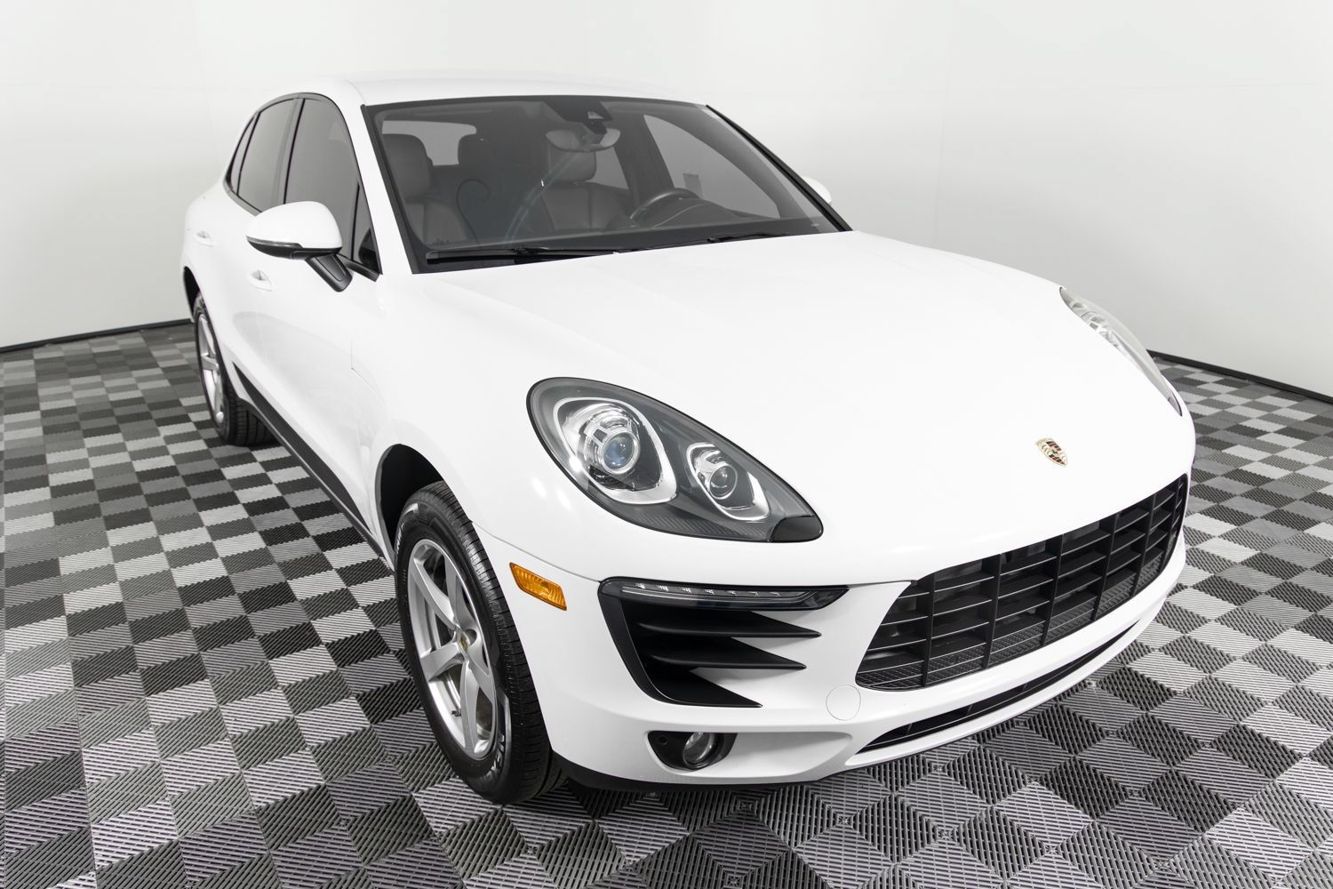 Used 2018 Porsche Macan AWD/4WD image 10