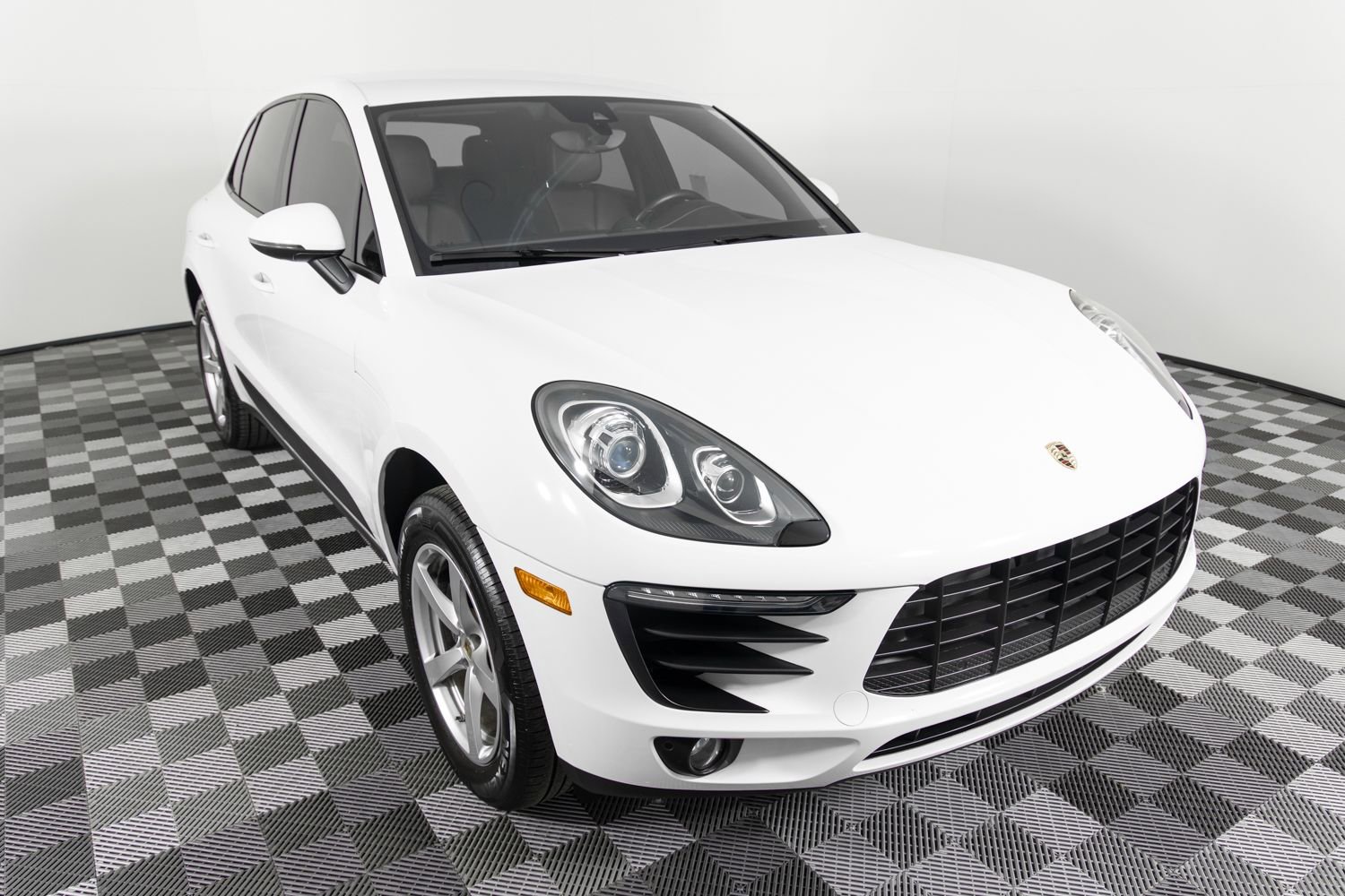 Used 2018 Porsche Macan Sport Edition image 10