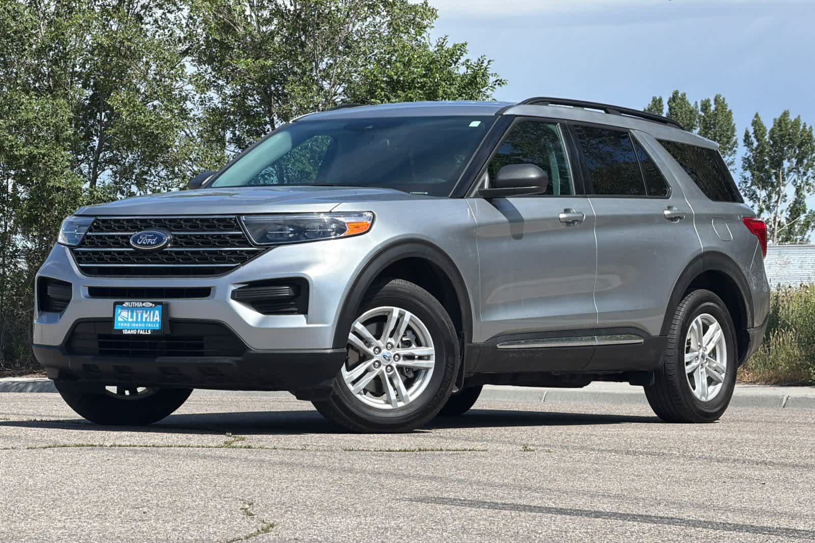 Used 2023 Ford Explorer XLT AWD/4WD image 1