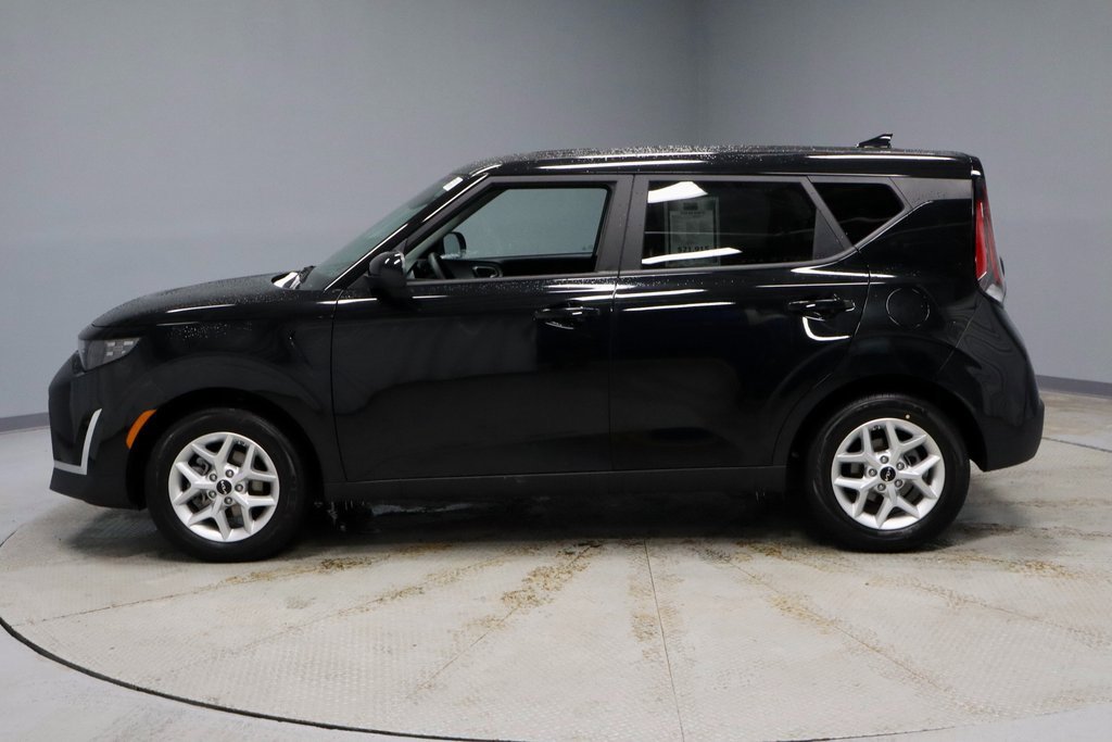 Used 2025 Kia Soul LX image 8