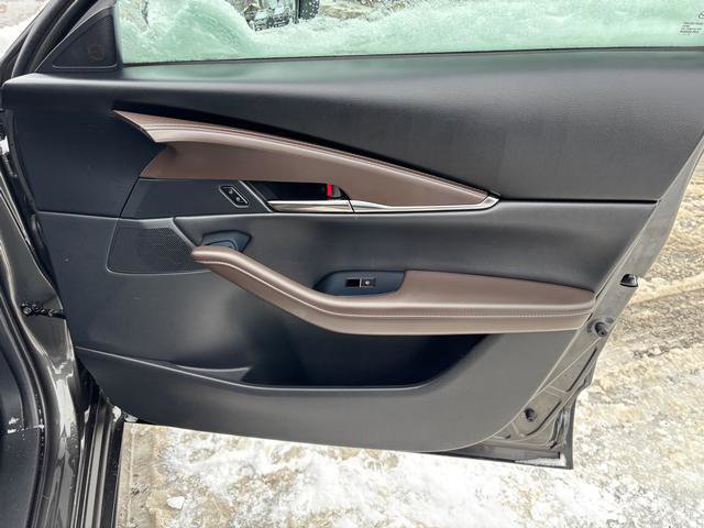 Used 2023 MAZDA CX-30 AWD 2.5 S w/ Premium Package image 16