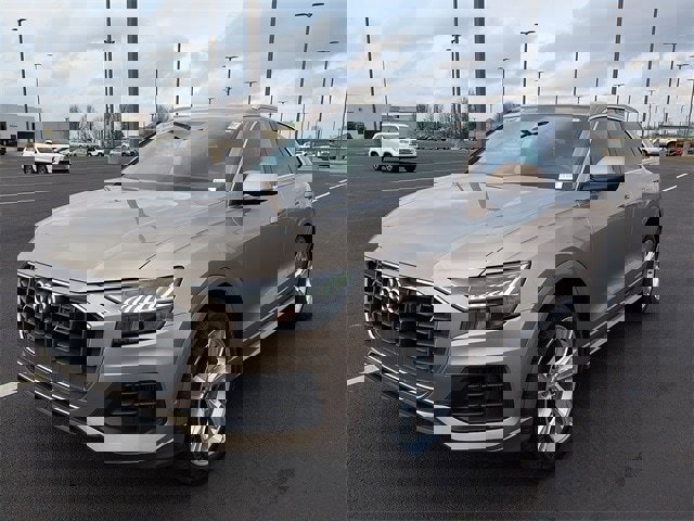 Used 2019 Audi Q8 Prestige w/ Luxury Package image 3