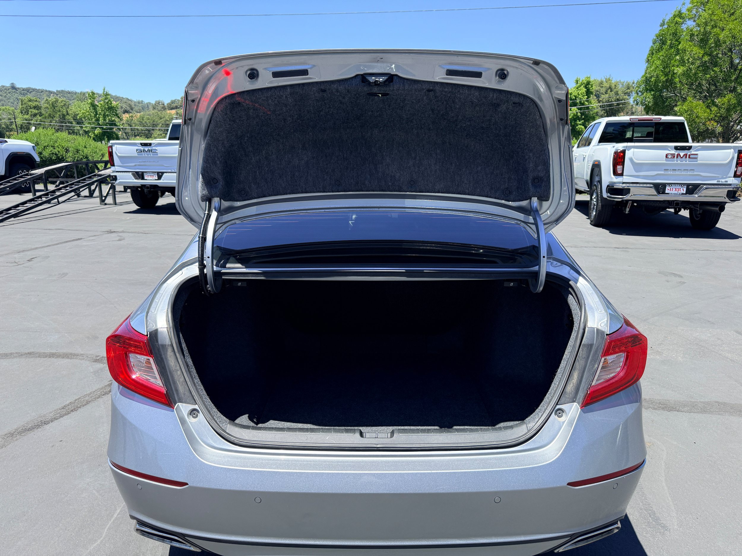 Used 2018 Honda Accord Touring image 9