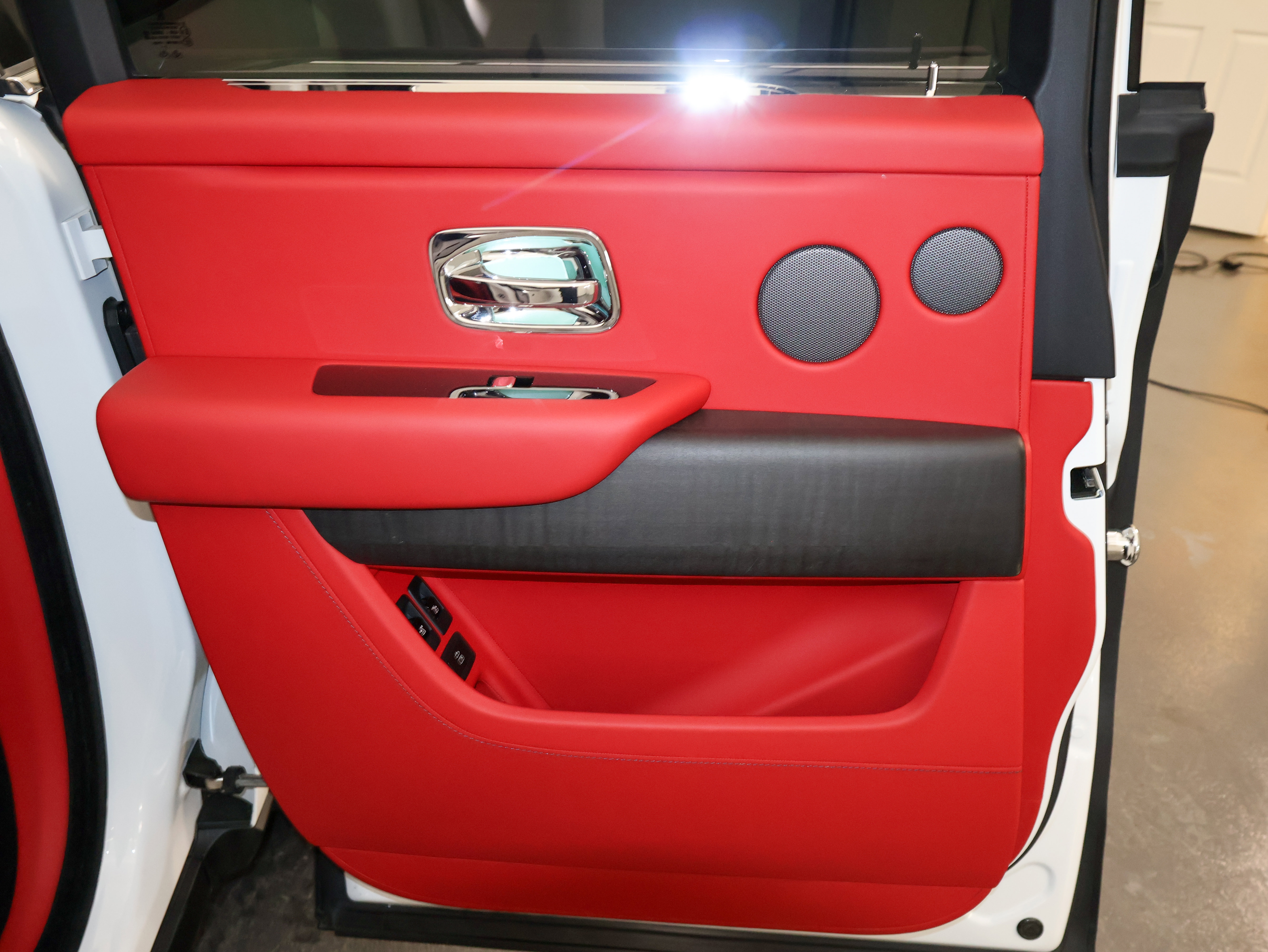 Used 2023 Rolls-Royce Cullinan image 28