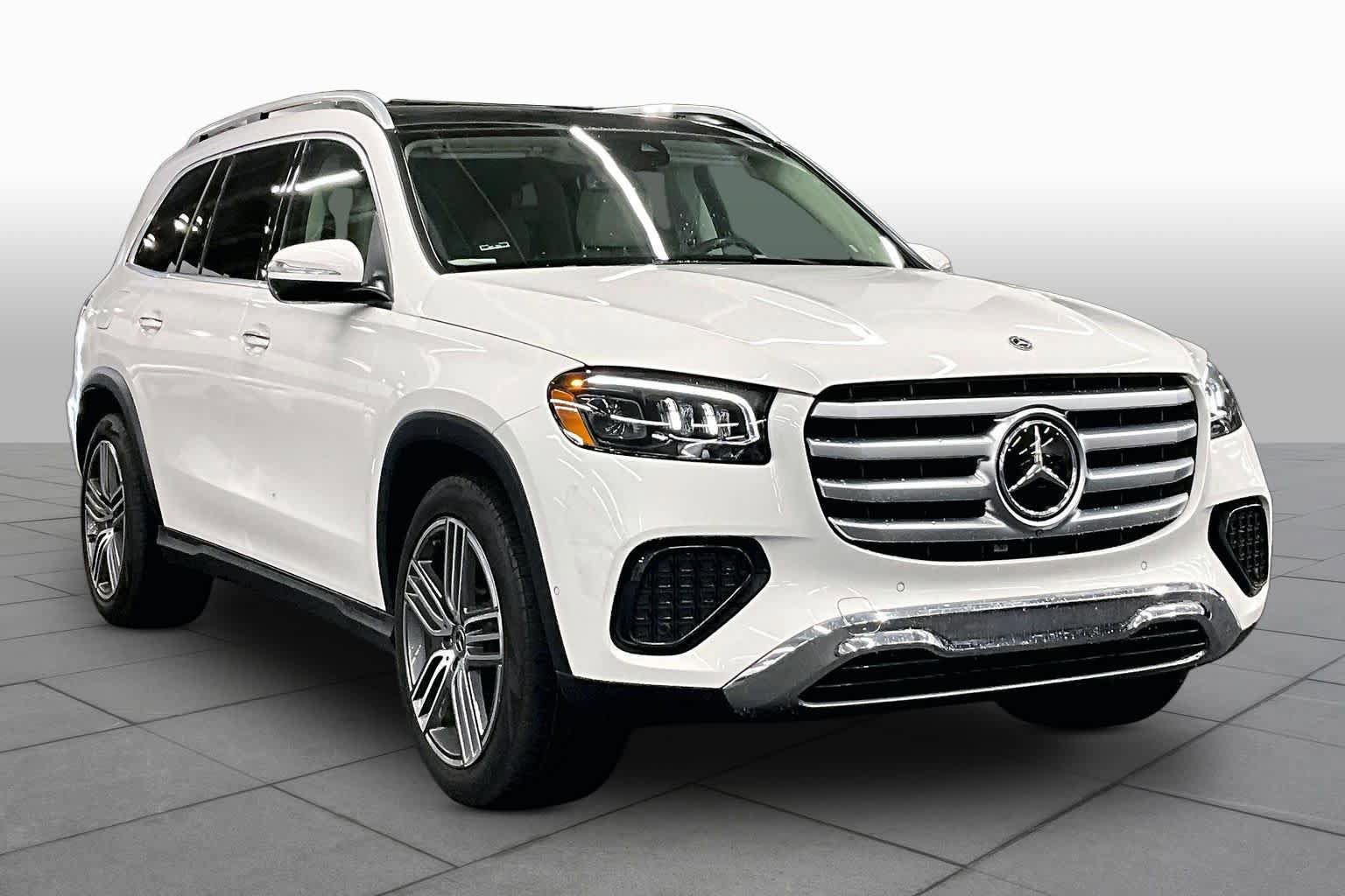 Used 2024 Mercedes-Benz GLS 450 4MATIC image 2