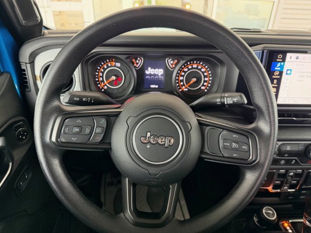 Used 2025 Jeep Gladiator Sport image 11