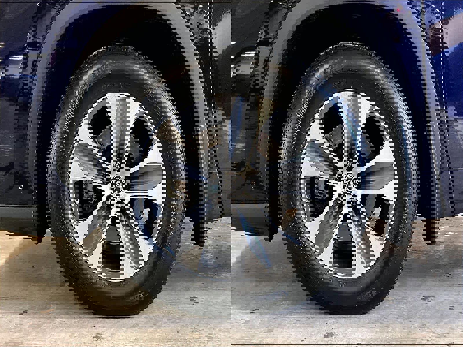 Used 2023 Toyota Highlander XLE image 7