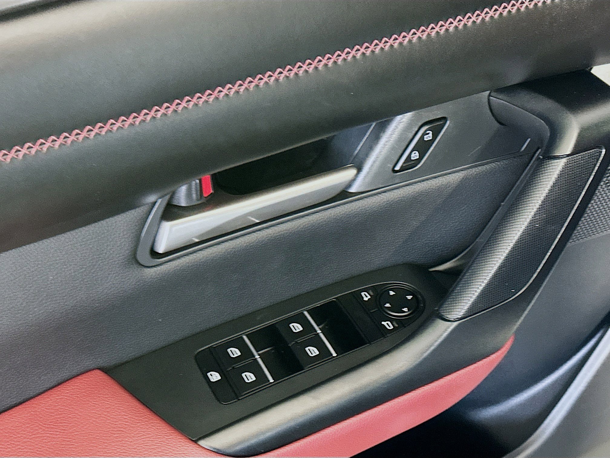 Used 2025 MAZDA CX-50 AWD 2.5 Hybrid w/ Premium Pkg image 15