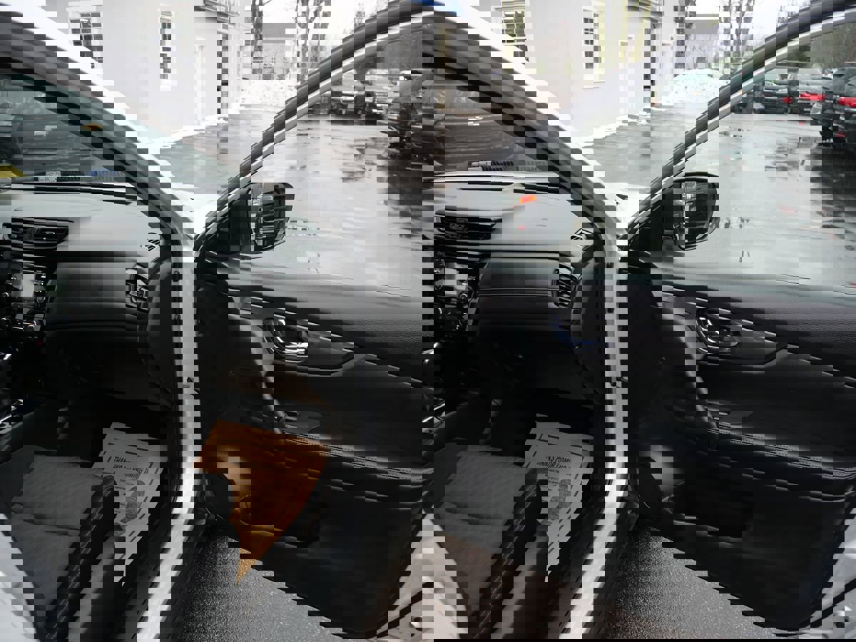 Used 2017 Nissan Rogue S image 17