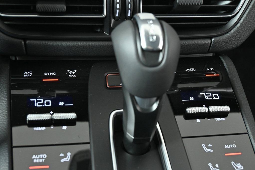 Certified 2025 Porsche Macan image 14