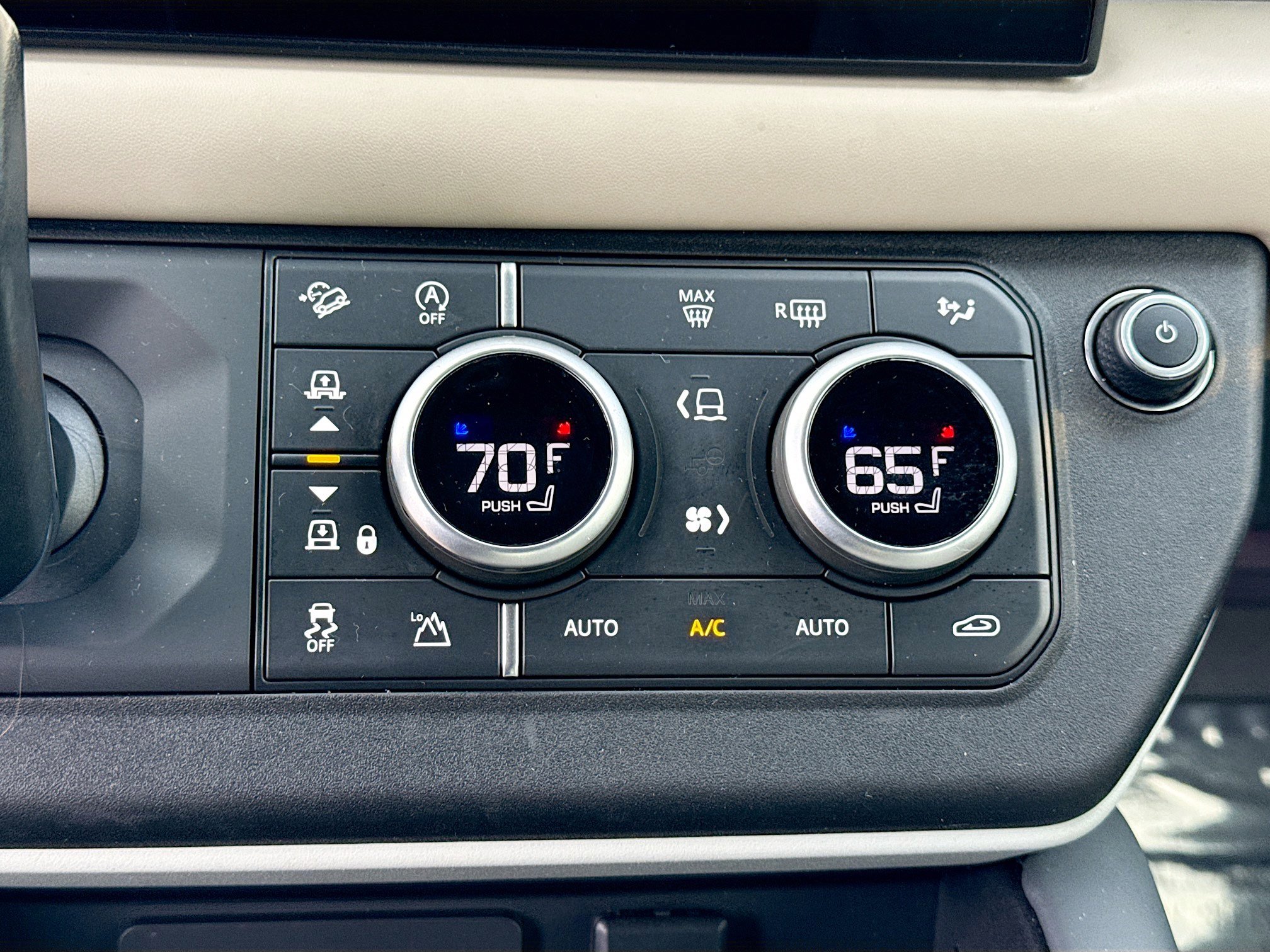 Certified 2022 Land Rover Defender 110 XS Edition image 35