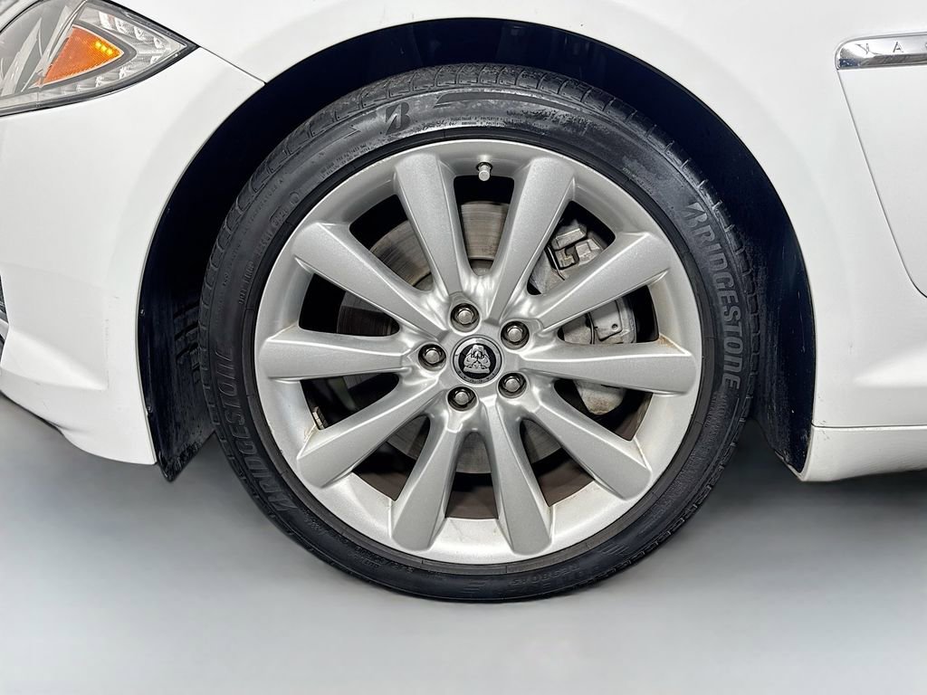 Used 2012 Jaguar XF image 36