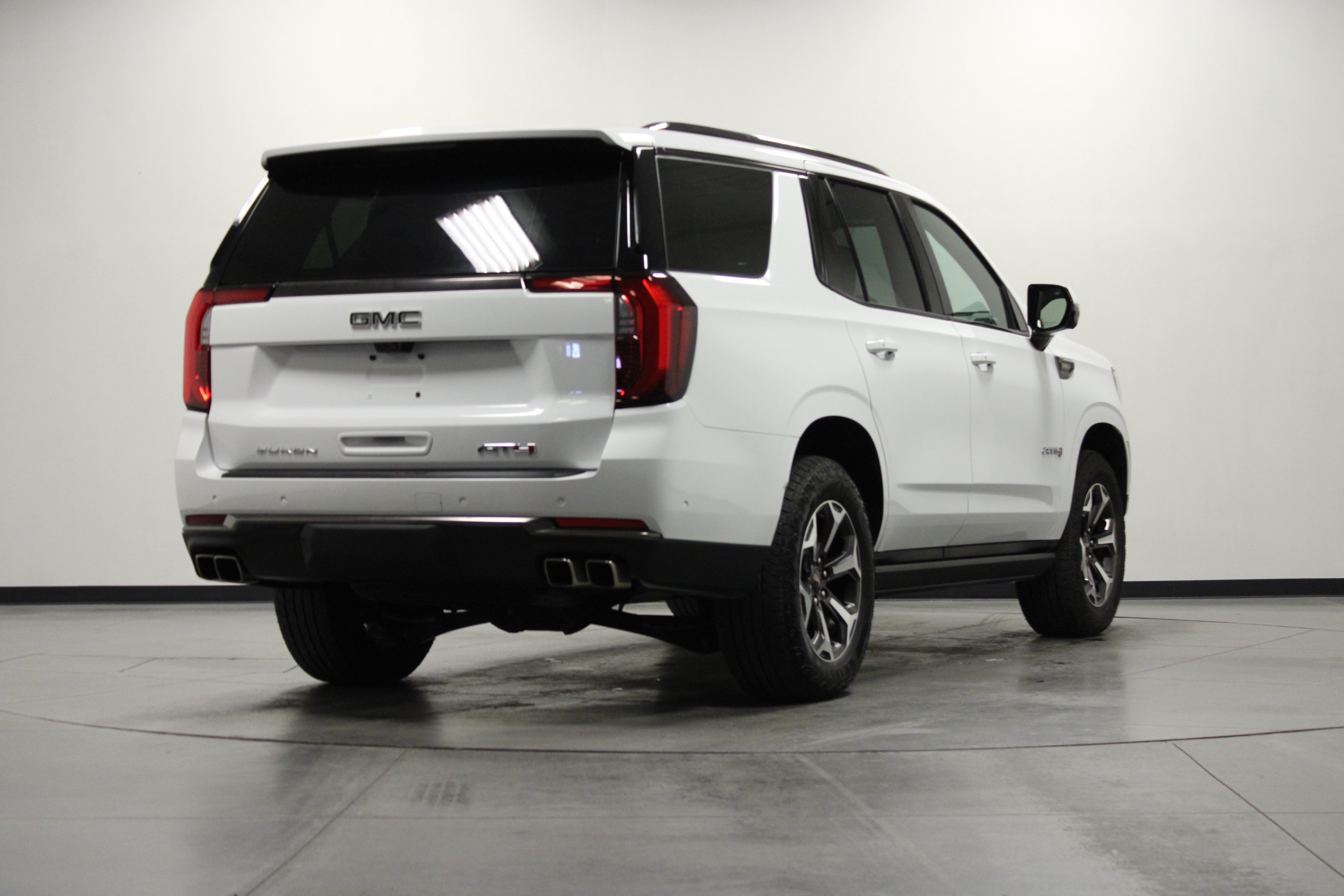 Used 2025 GMC Yukon AT4 Ultimate w/ LPO, Floor Liner Package AWD/4WD image 4