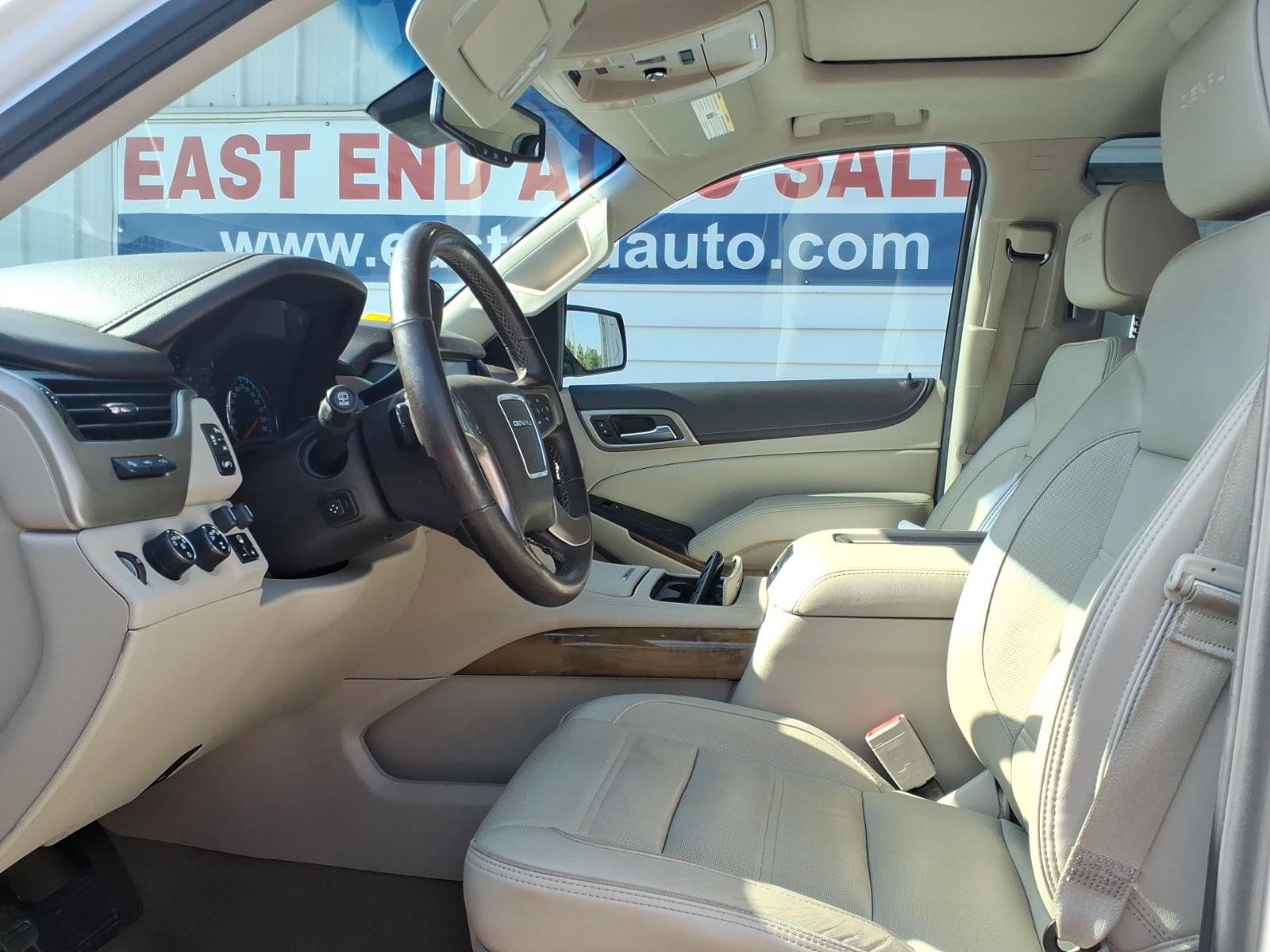 Used 2017 GMC Yukon XL Denali w/ Open Road Package AWD/4WD image 7
