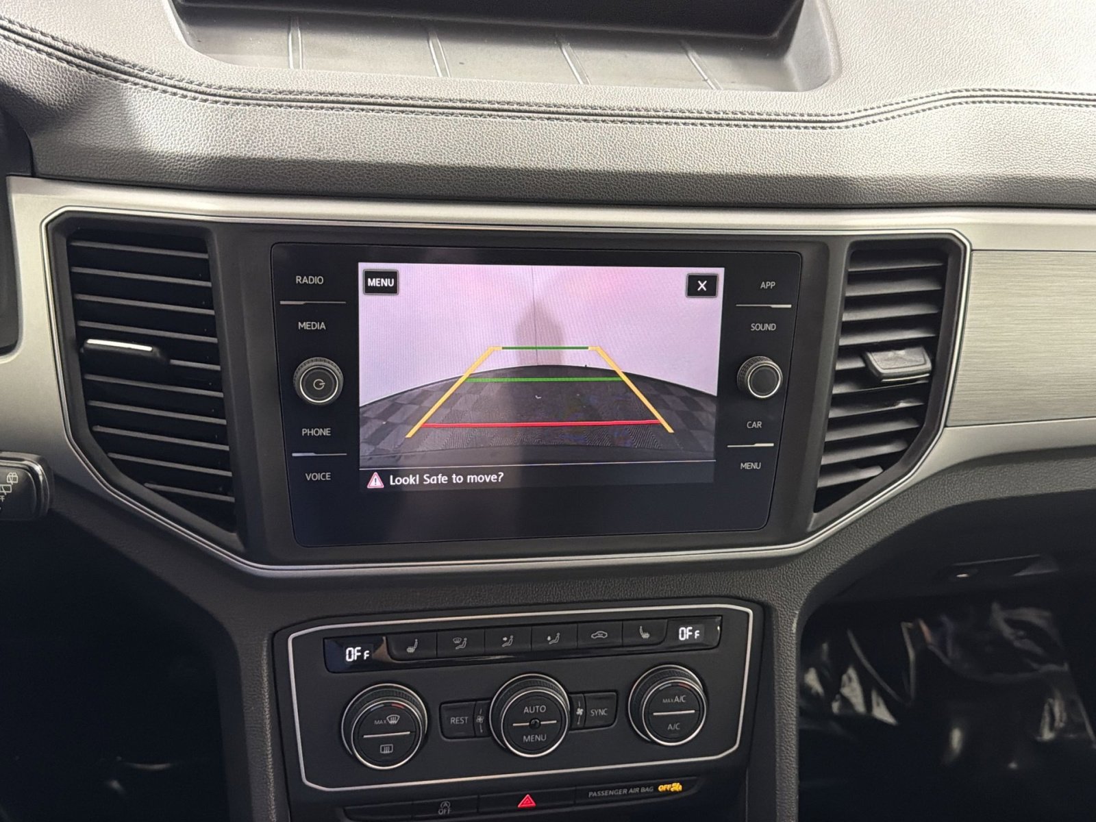 Used 2019 Volkswagen Atlas SE w/ Towing Package image 18