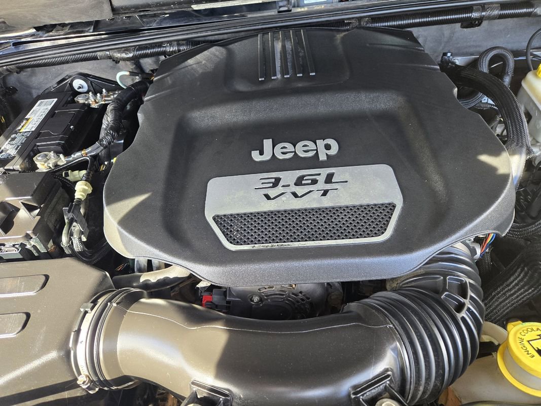 Used 2012 Jeep Wrangler Rubicon w/ Dual Top Group image 21