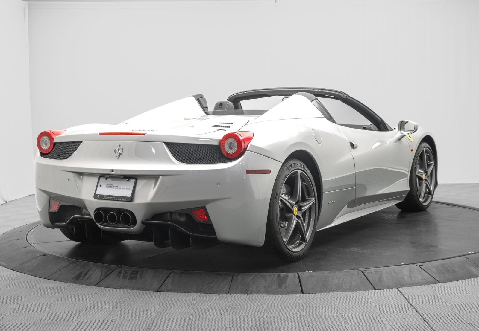 Used 2012 Ferrari 458 Spider RWD image 7