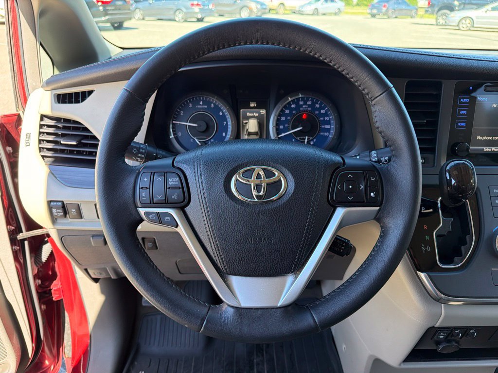 Used 2017 Toyota Sienna XLE FWD image 14