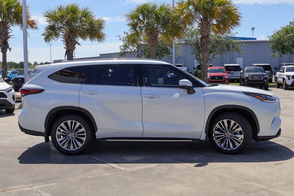 Used 2024 Toyota Highlander Platinum image 28