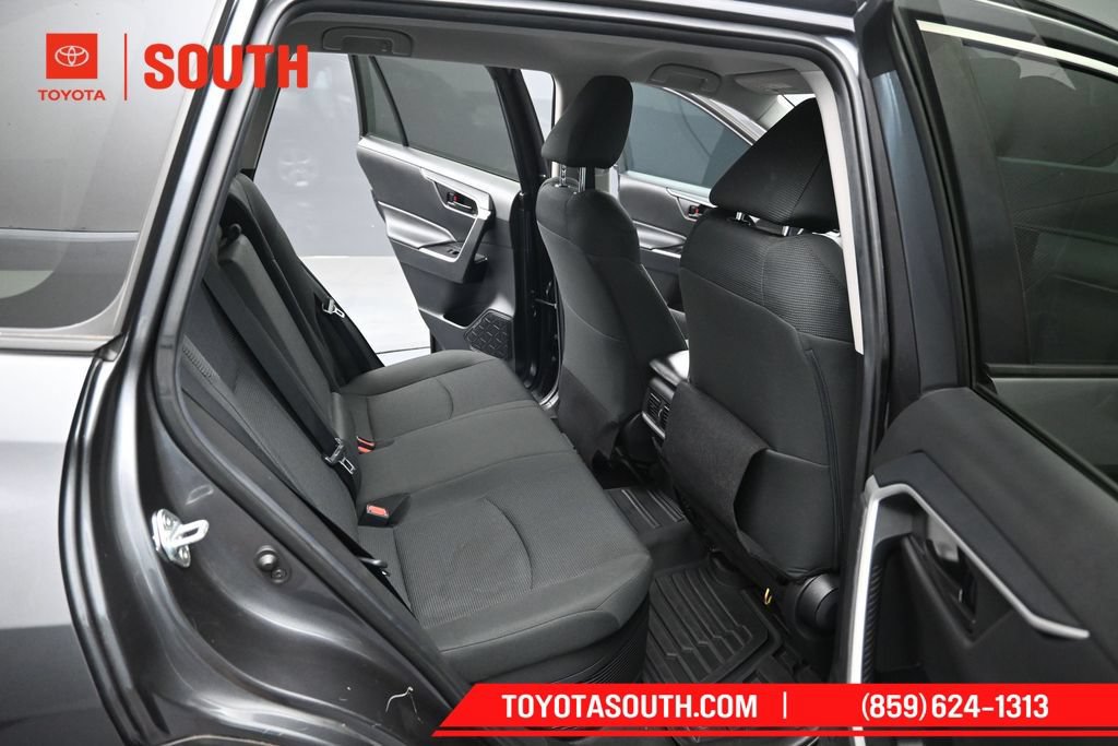 Used 2021 Toyota RAV4 LE AWD/4WD image 28