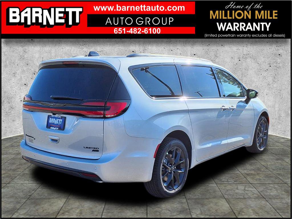 New 2026 Chrysler Pacifica Limited image 3
