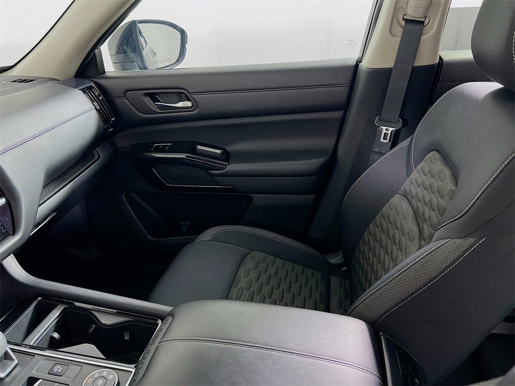 Used 2022 Nissan Pathfinder SV w/ SV Premium Package image 23