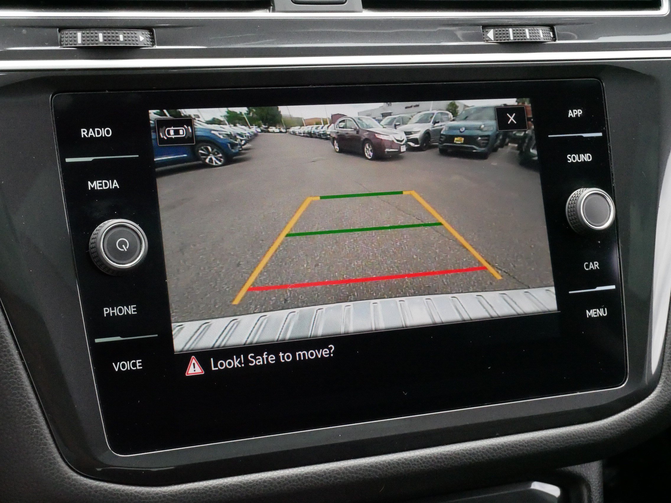 Certified 2024 Volkswagen Tiguan SE AWD/4WD image 33