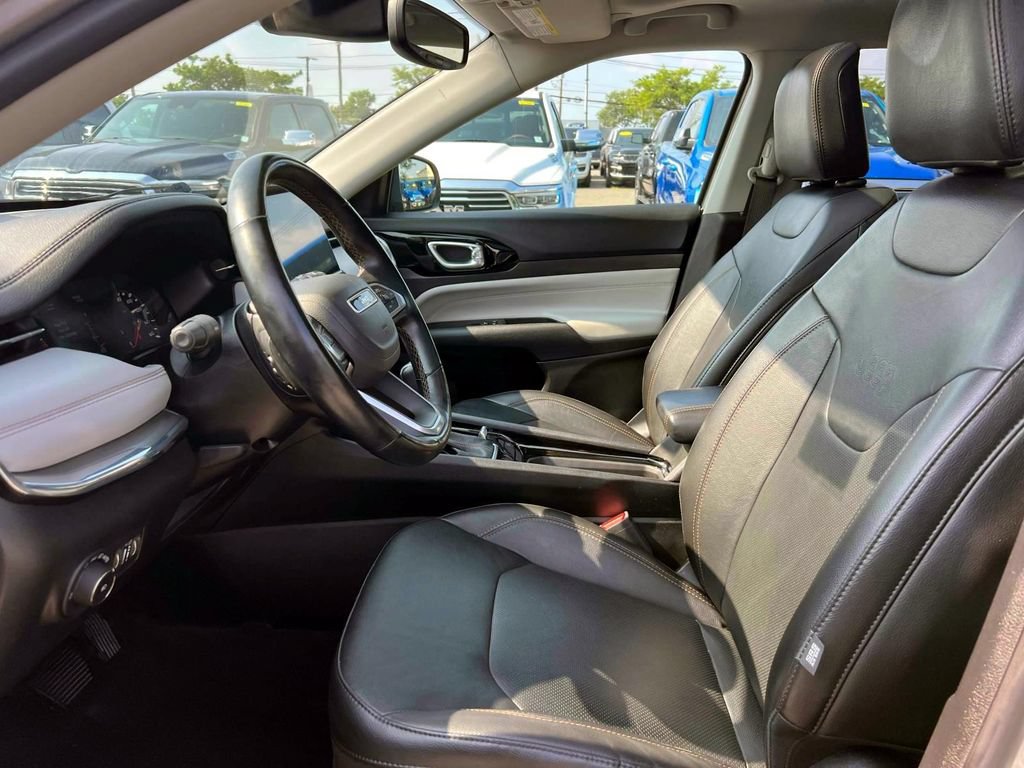 Certified 2022 Jeep Compass Limited w/ Sun and Sound Group AWD/4WD image 17