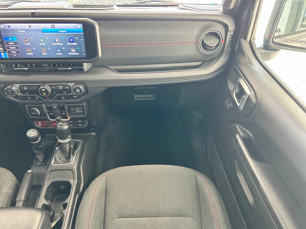 Used 2024 Jeep Wrangler Unlimited Rubicon AWD/4WD image 32