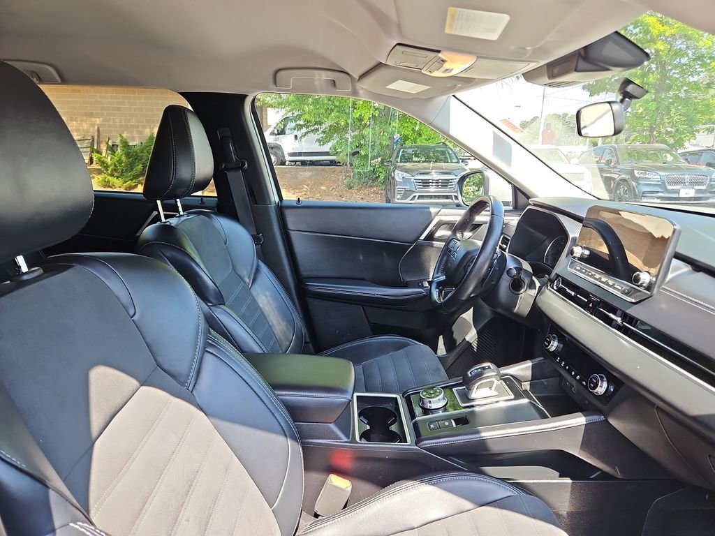 Used 2024 Mitsubishi Outlander SE Black Edition AWD/4WD image 9