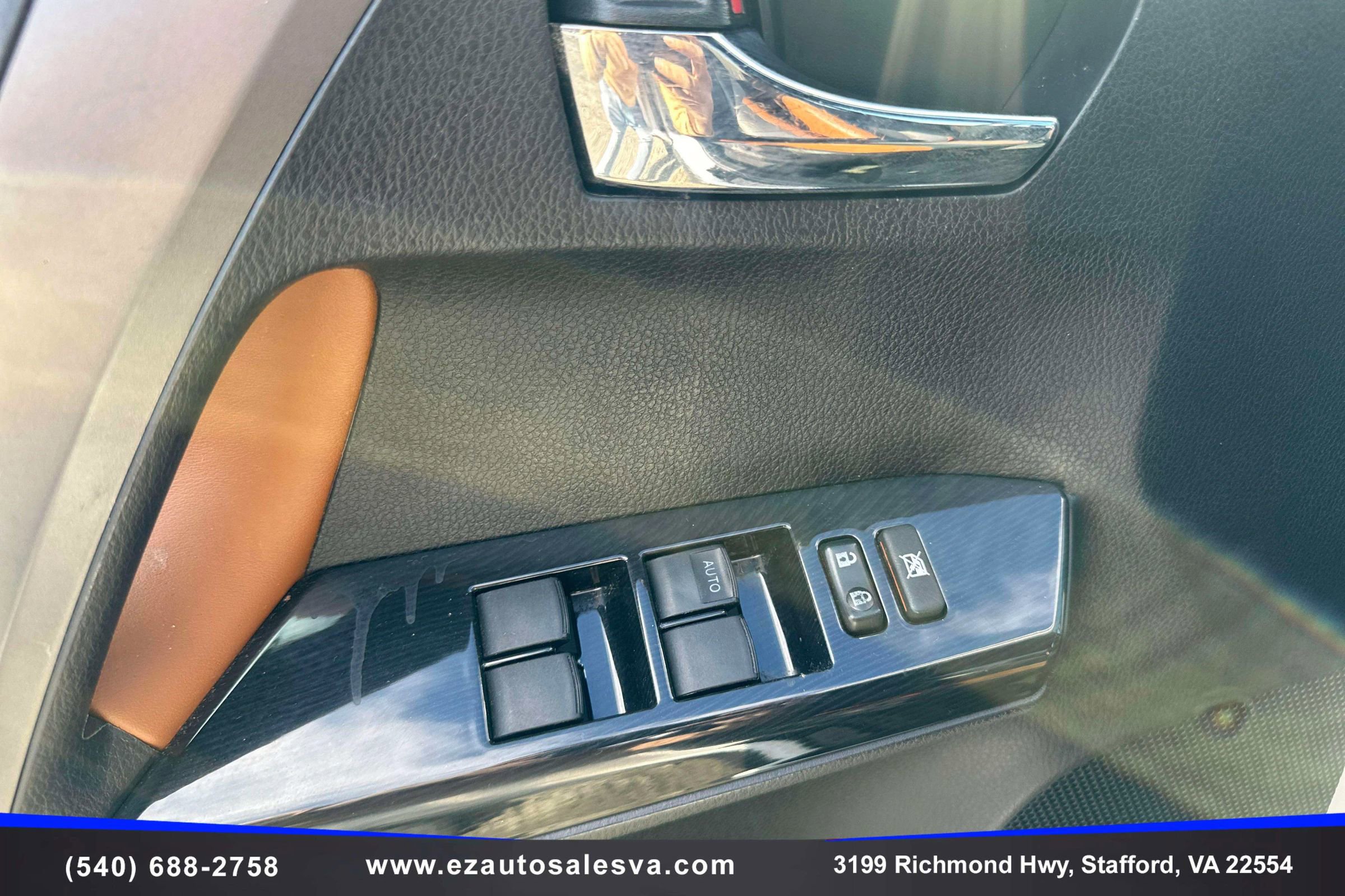 Used 2017 Toyota RAV4 SE image 19