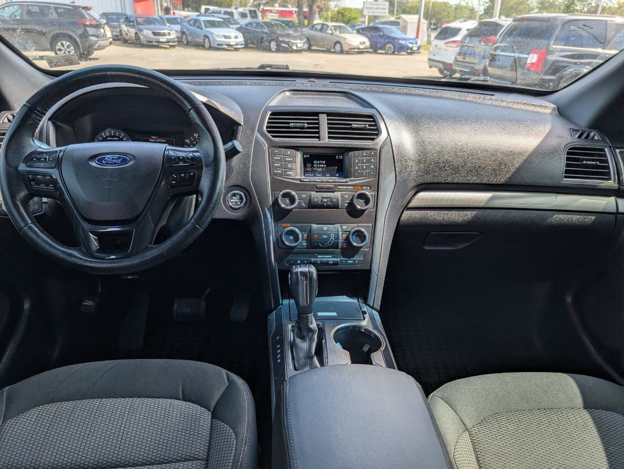 Used 2018 Ford Explorer XLT FWD image 34