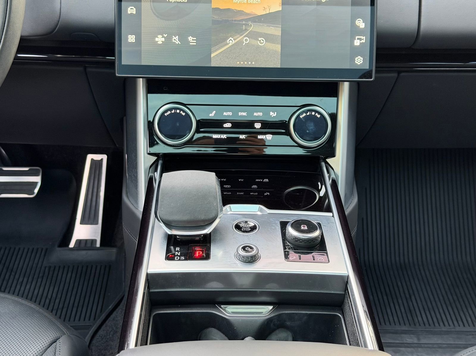 Used 2023 Land Rover Range Rover SE image 21