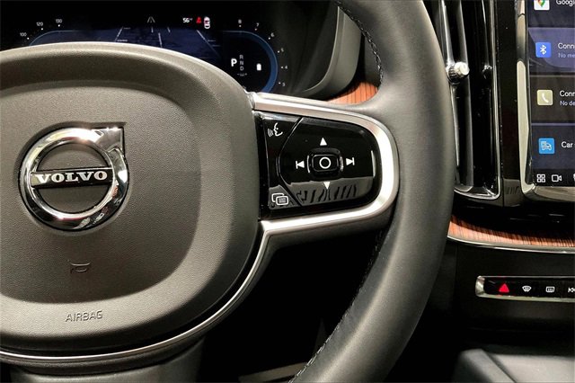Certified 2023 Volvo XC60 B5 Plus image 20