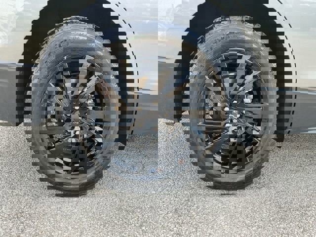 Used 2023 Chevrolet Equinox LS w/ Midnight Edition image 8