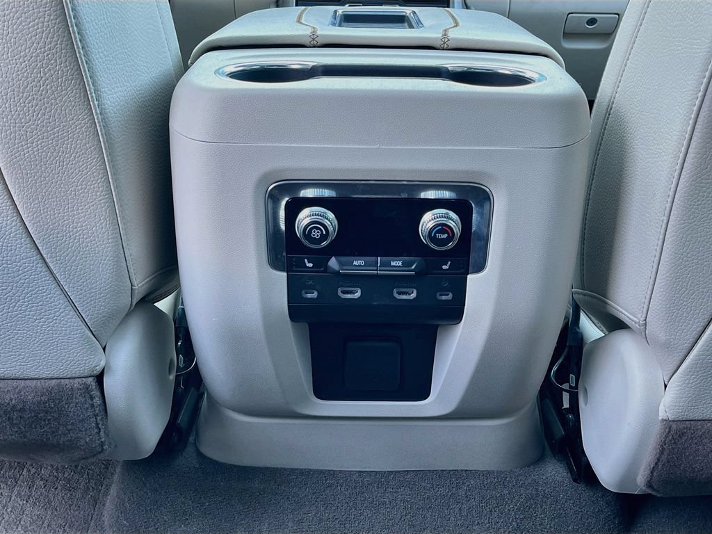 Used 2023 GMC Yukon Denali RWD image 32