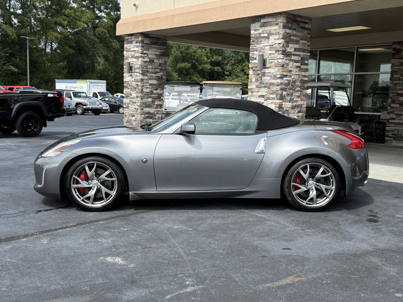 Used 2016 Nissan 370Z Touring Sport RWD image 2