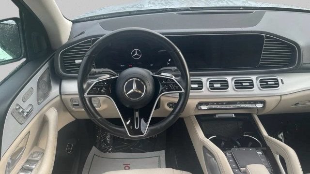 Used 2024 Mercedes-Benz GLS 450 4MATIC image 15