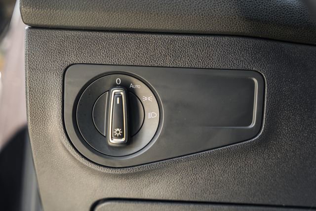 Used 2018 Volkswagen Tiguan SE image 36