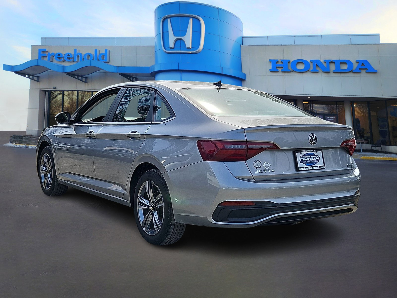 Used 2023 Volkswagen Jetta SE image 5