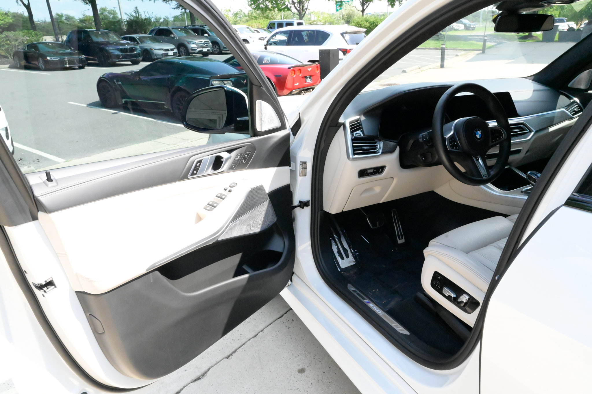 Used 2022 BMW X5 M50i w/ Executive Package AWD/4WD image 15