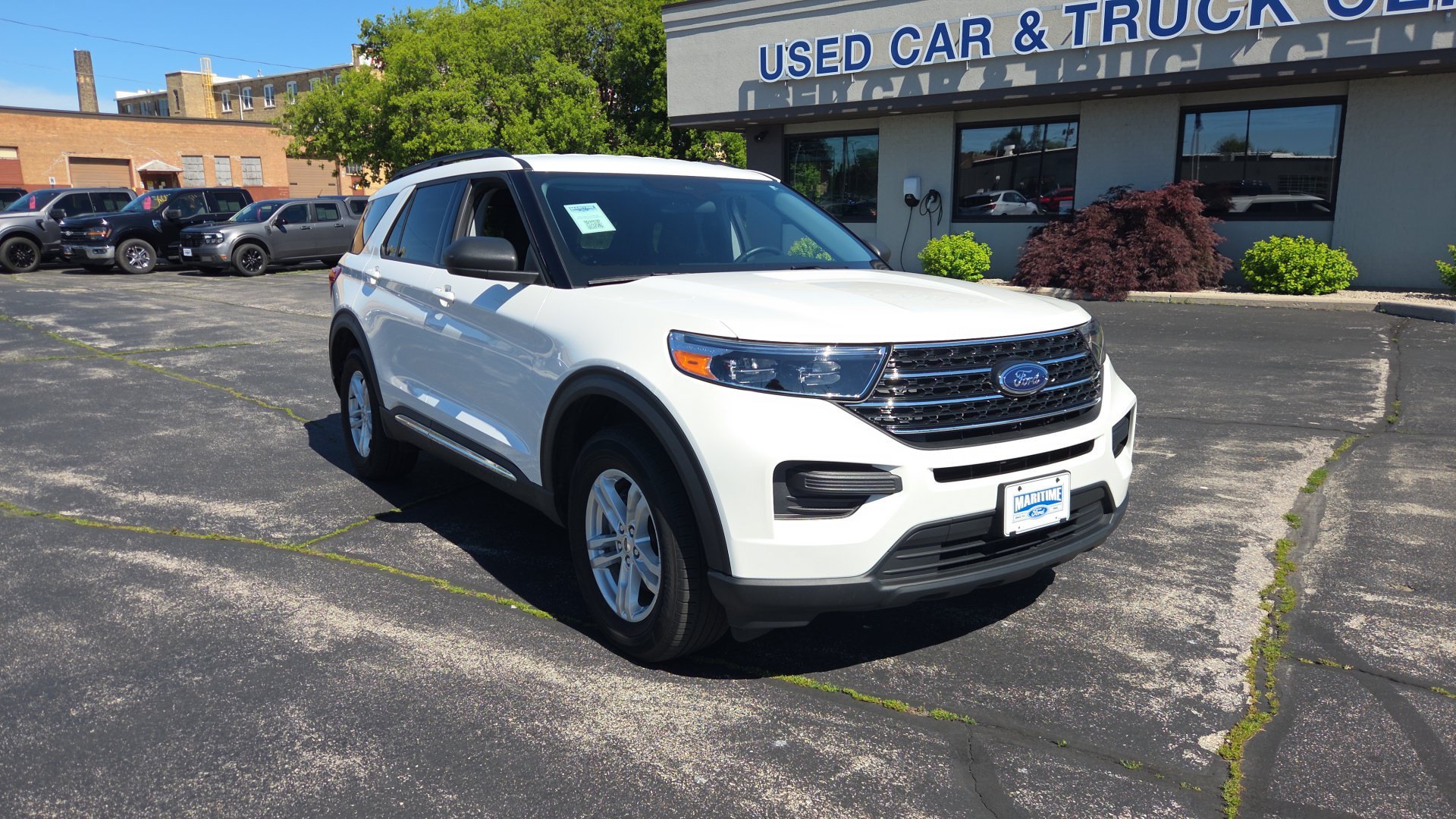 Used 2025 Ford Explorer ST AWD/4WD image 2