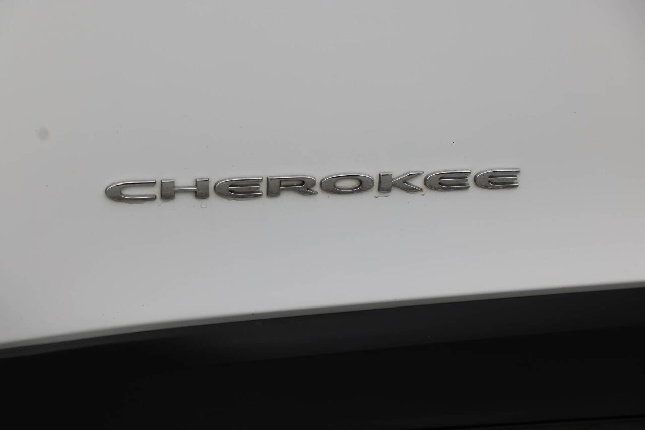 Used 2019 Jeep Cherokee Limited image 32