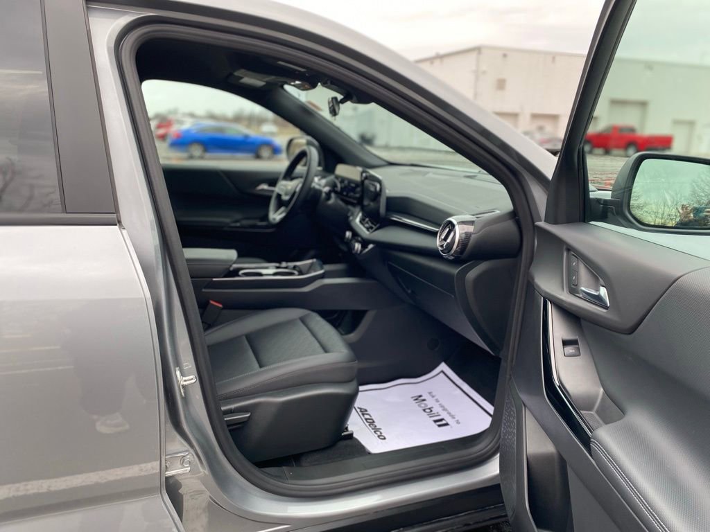 New 2026 Chevrolet Equinox LT w/ Convenience Package II image 12