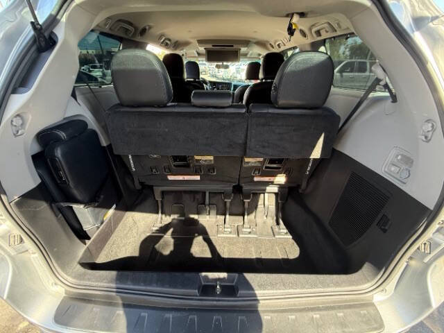 Used 2015 Toyota Sienna SE Premium FWD image 19