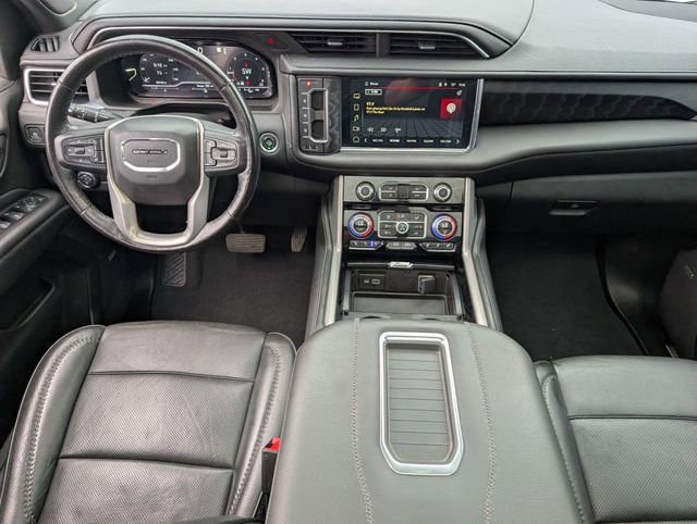 Used 2022 GMC Yukon Denali w/ Denali Premium Package AWD/4WD image 9