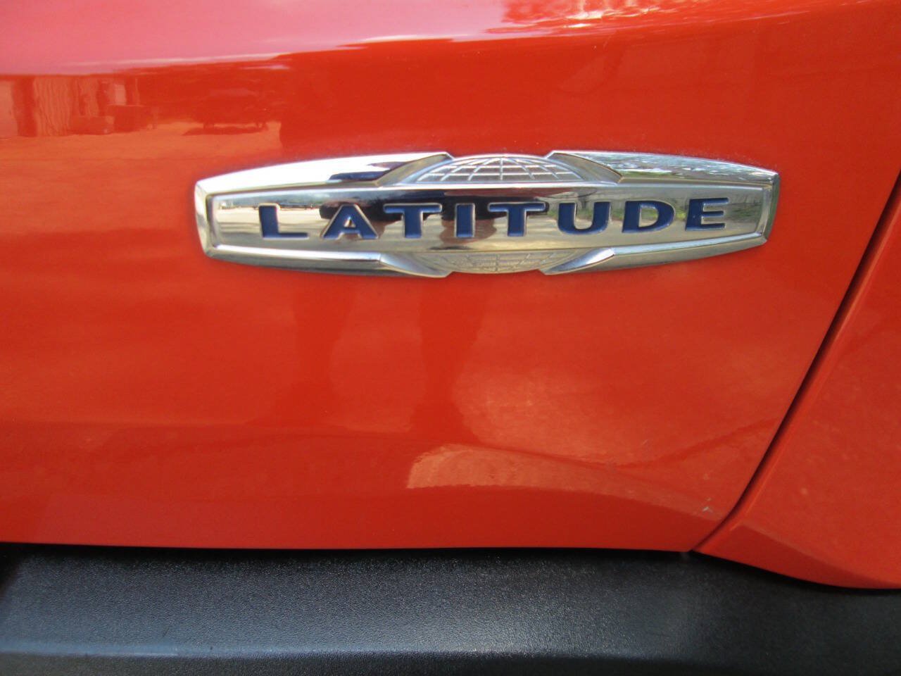 Used 2015 Jeep Renegade Latitude AWD/4WD image 49