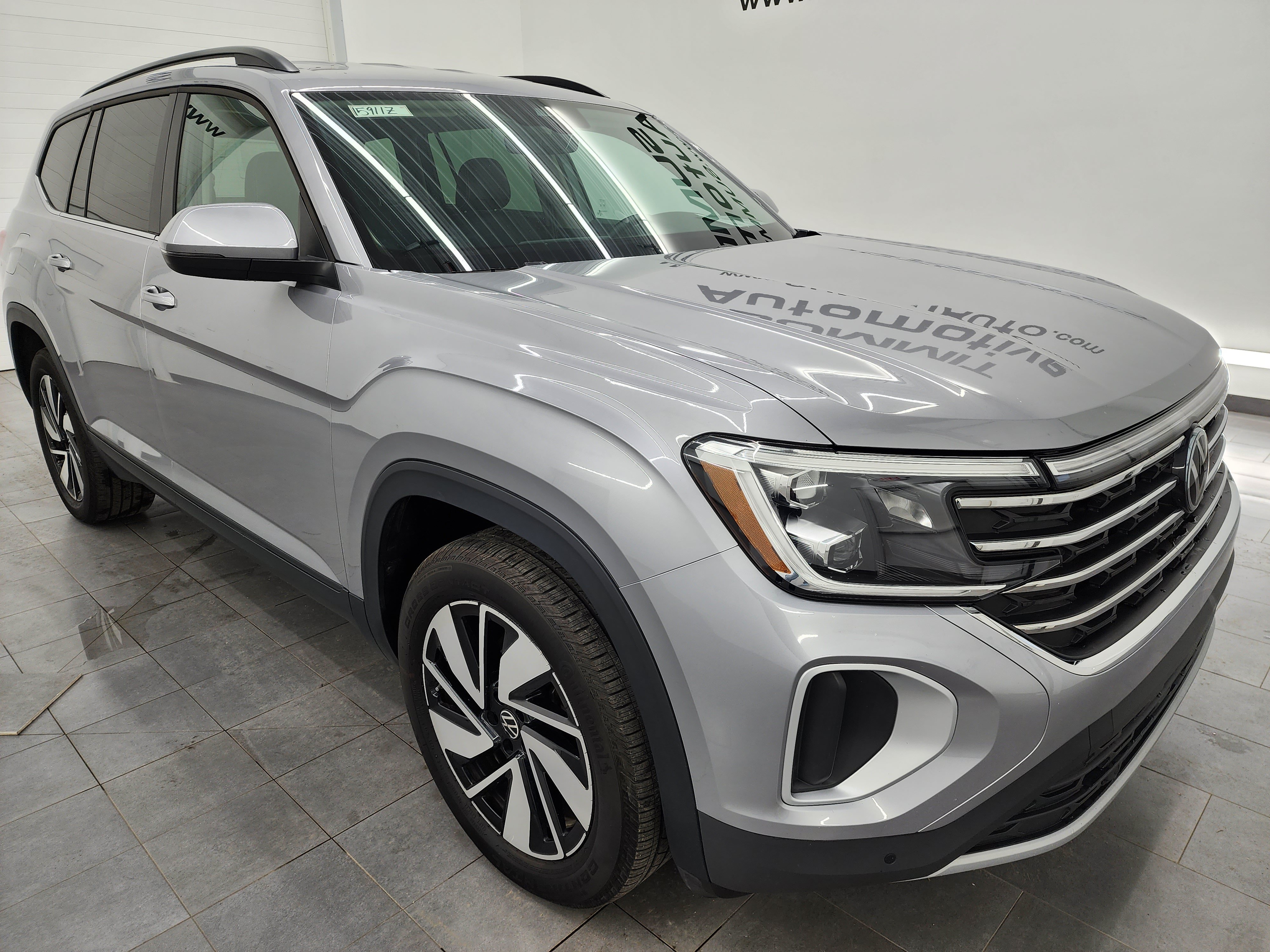 Used 2025 Volkswagen Atlas SE image 2