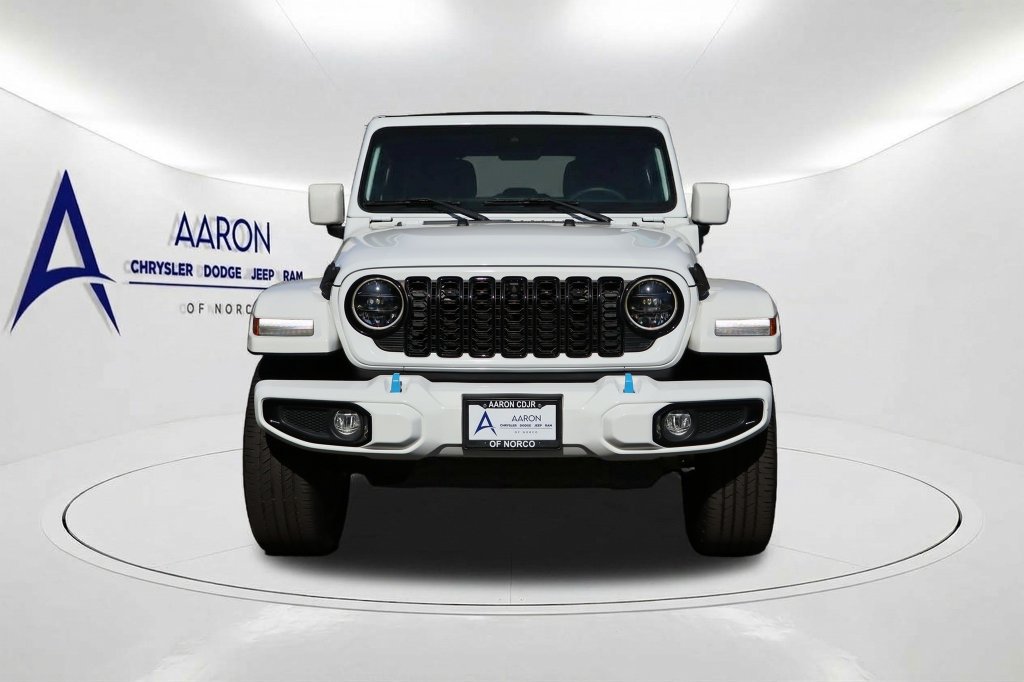 Used 2024 Jeep Wrangler High Altitude AWD/4WD image 2